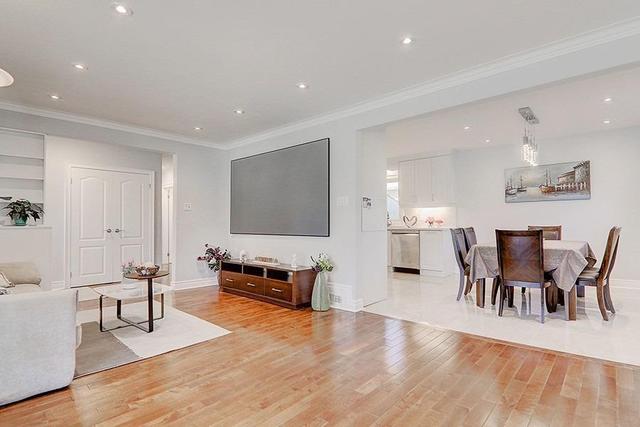 6 Hardcastle St, House detached with 4 bedrooms, 3 bathrooms and 7 parking in Toronto ON | Image 3