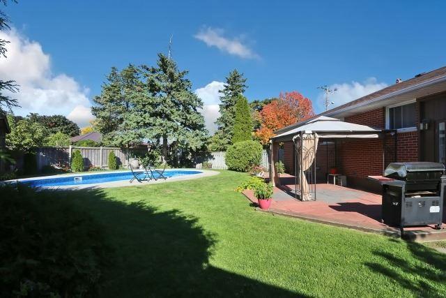 406 Rossland Rd W, House detached with 3 bedrooms, 2 bathrooms and 3 parking in Oshawa ON | Image 16