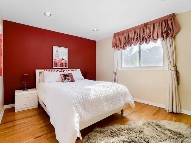 upper - 28 Lesgay Cres, House detached with 3 bedrooms, 1 bathrooms and 4 parking in Toronto ON | Image 8