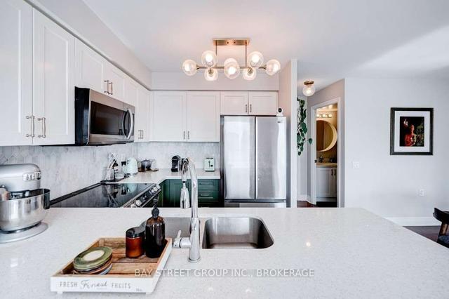2403 - 21 Hillcrest Ave, Condo with 1 bedrooms, 1 bathrooms and 1 parking in Toronto ON | Image 3
