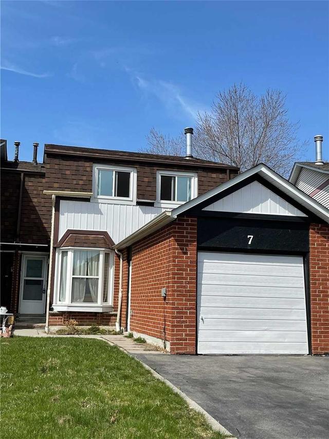 7 Barnwell Dr, House semidetached with 2 bedrooms, 1 bathrooms and 3 parking in Toronto ON | Image 1