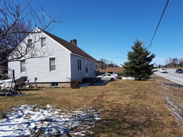 8162 Highway #12 Rd W, House detached with 4 bedrooms, 2 bathrooms and 8 parking in Oro Medonte ON | Image 6