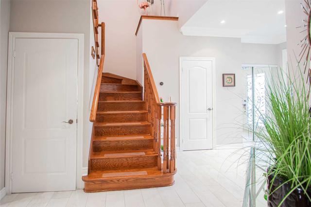 3 Timberwolf Rd, House detached with 3 bedrooms, 4 bathrooms and 6 parking in Brampton ON | Image 3