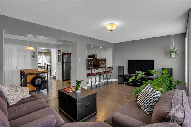 144 Gelderland Private, Townhouse with 3 bedrooms, 3 bathrooms and 2 parking in Ottawa ON | Image 6