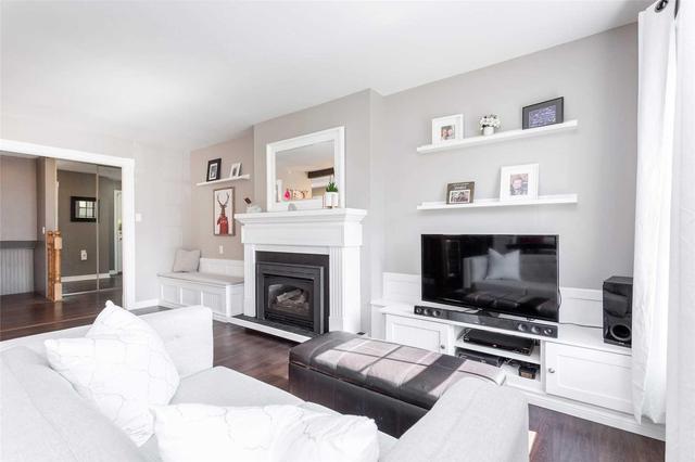 4301 Longmoor Dr, House detached with 3 bedrooms, 2 bathrooms and 4 parking in Burlington ON | Image 2