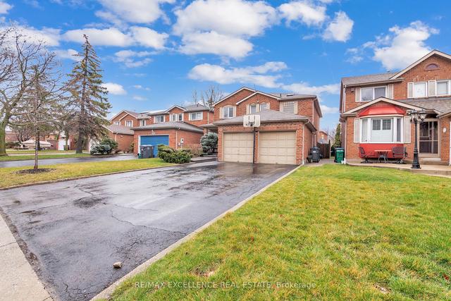 3913 Renfrew Cres, House detached with 4 bedrooms, 4 bathrooms and 6 parking in Mississauga ON | Image 34