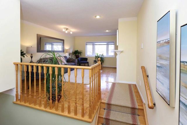 138 Marlott Rd, House detached with 3 bedrooms, 3 bathrooms and 5 parking in Vaughan ON | Image 11