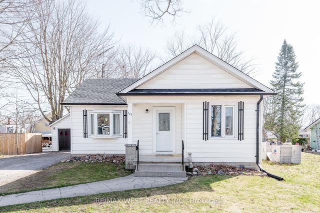 103 Nappadale St, House detached with 2 bedrooms, 1 bathrooms and 4 parking in Kawartha Lakes ON | Image 1