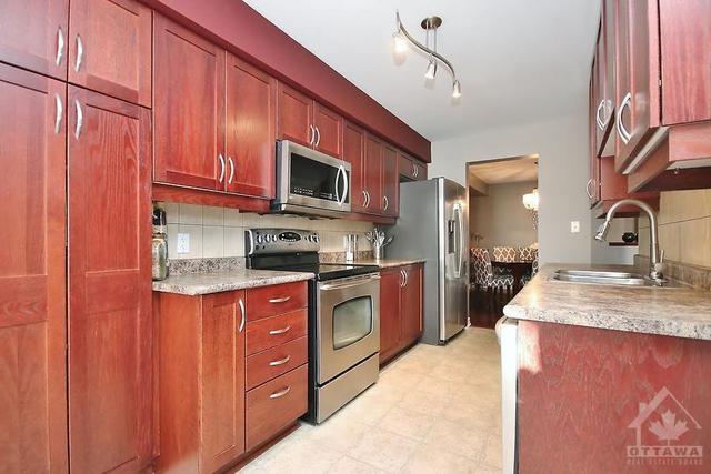 403 Cache Bay Crescent, Home with 3 bedrooms, 3 bathrooms and 2 parking in Ottawa ON | Image 12