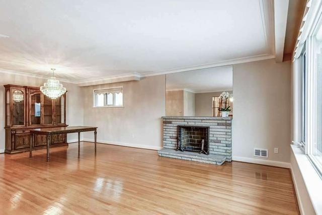 5 Saybrook Ave, House detached with 3 bedrooms, 3 bathrooms and 4 parking in Toronto ON | Image 4