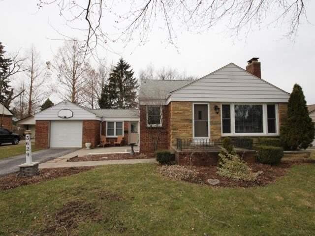 3629 Church St, House detached with 2 bedrooms, 2 bathrooms and 4 parking in Windsor ON | Image 1