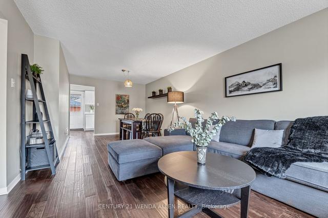 82 - 10 Bassett Blvd, Townhouse with 3 bedrooms, 2 bathrooms and 2 parking in Whitby ON | Image 5
