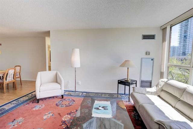 438 - 22 Southport St, Condo with 2 bedrooms, 2 bathrooms and 1 parking in Toronto ON | Image 2