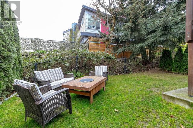 953 Cavalcade Terr, House detached with 5 bedrooms, 3 bathrooms and 2 parking in Langford BC | Image 22