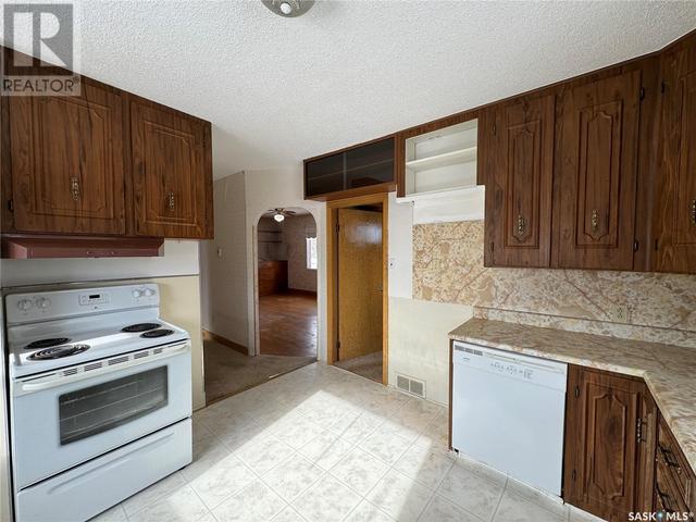306 3rd Avenue W, House detached with 3 bedrooms, 2 bathrooms and null parking in Biggar SK | Image 4