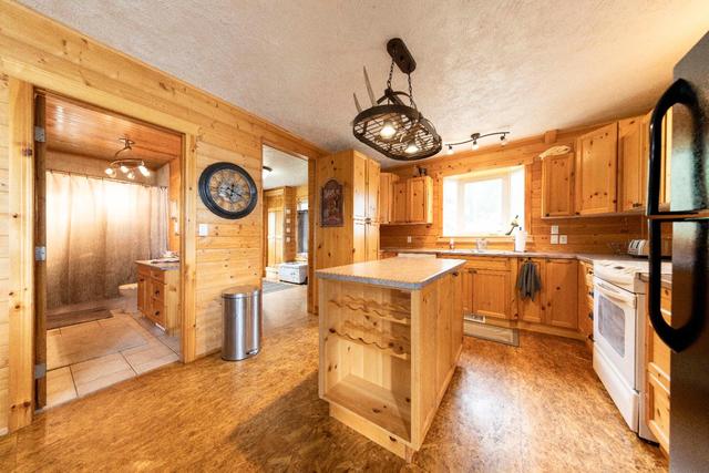26 Perch Lake, Home with 4 bedrooms, 1 bathrooms and 4 parking in Frenchman Butte No. 501 SK | Image 10