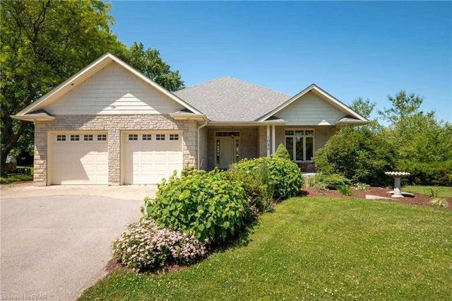 1086 Serpent Mounds Rd, House detached with 2 bedrooms, 3 bathrooms and 8 parking in Otonabee South Monaghan ON | Image 1