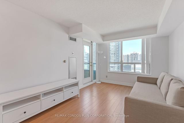 1202 - 238 Doris Ave, Condo with 2 bedrooms, 2 bathrooms and 1 parking in Toronto ON | Image 2
