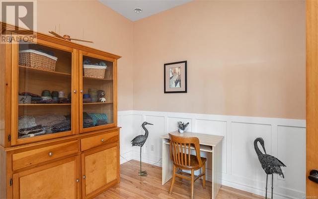 4 - 247 Government St, House attached with 3 bedrooms, 2 bathrooms and 1 parking in Victoria BC | Image 4