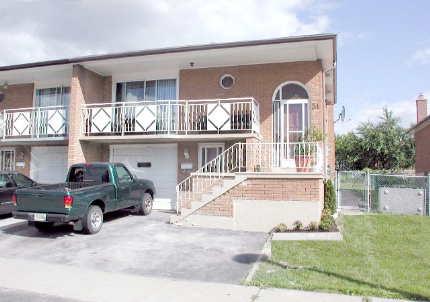 31 Radford Dr, House semidetached with 4 bedrooms, 3 bathrooms and 2 parking in Brampton ON | Image 1