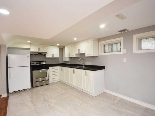 237 Avondale Blvd, House detached with 4 bedrooms, 3 bathrooms and 4 parking in Brampton ON | Image 22