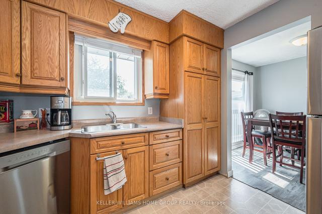 42 Daniel Ave, House detached with 3 bedrooms, 2 bathrooms and 4 parking in Kitchener ON | Image 4