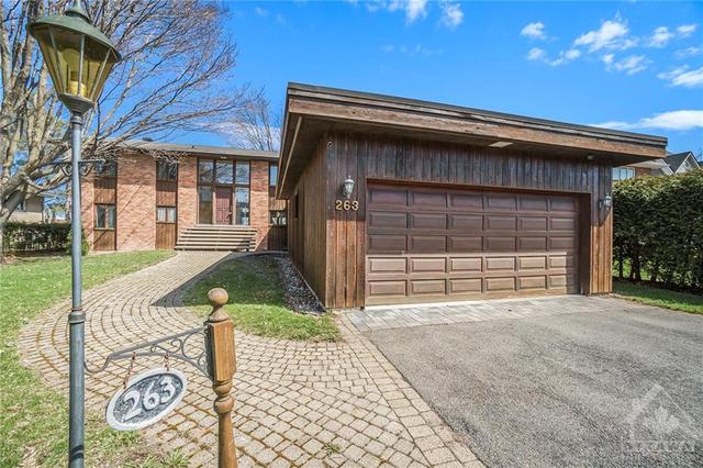 263 Grandview Road, House detached with 4 bedrooms, 2 bathrooms and 10 parking in Ottawa ON | Image 2