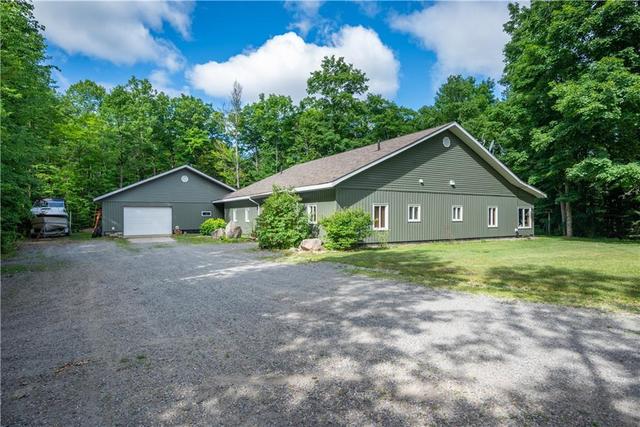 419 Sunny Hill Road, House detached with 3 bedrooms, 3 bathrooms and 10 parking in Madawaska Valley ON | Image 1