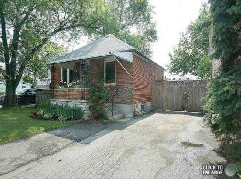 874 Atwater Ave, House detached with 3 bedrooms, 2 bathrooms and 4 parking in Mississauga ON | Image 3