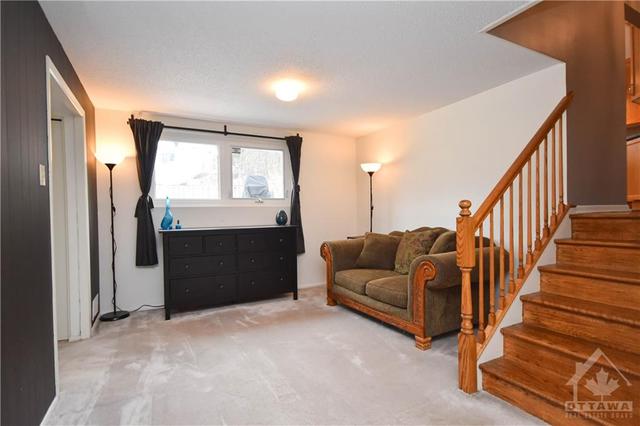 8 Trimble Crescent, House detached with 4 bedrooms, 2 bathrooms and 3 parking in Ottawa ON | Image 14