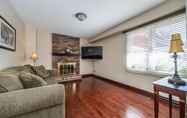 78 Daniels Cres, House detached with 3 bedrooms, 4 bathrooms and 5 parking in Ajax ON | Image 2