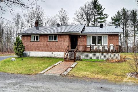 5010 Calabogie Road, House detached with 4 bedrooms, 2 bathrooms and 8 parking in Greater Madawaska ON | Card Image