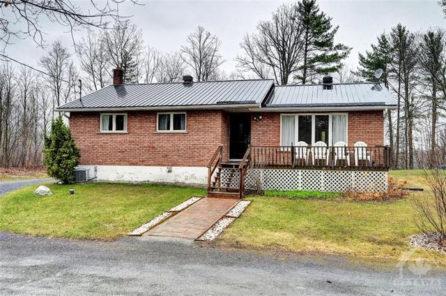 5010 Calabogie Road, House detached with 4 bedrooms, 2 bathrooms and 8 parking in Greater Madawaska ON | Image 1