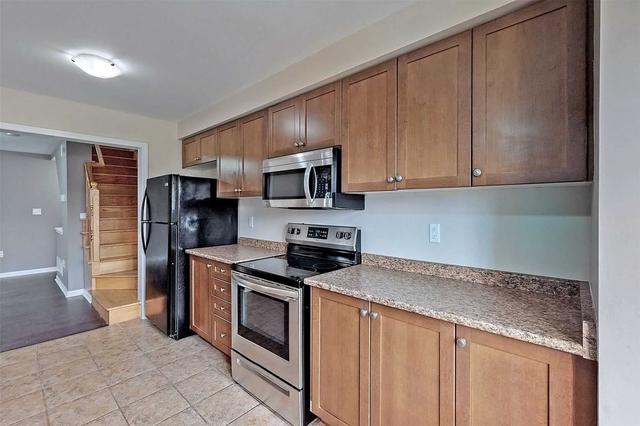 565 Speyer Circ, House attached with 3 bedrooms, 2 bathrooms and 2 parking in Milton ON | Image 5