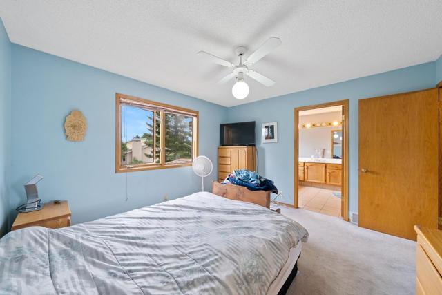 44 Mckenna Manor Se, House detached with 4 bedrooms, 2 bathrooms and 4 parking in Calgary AB | Image 5