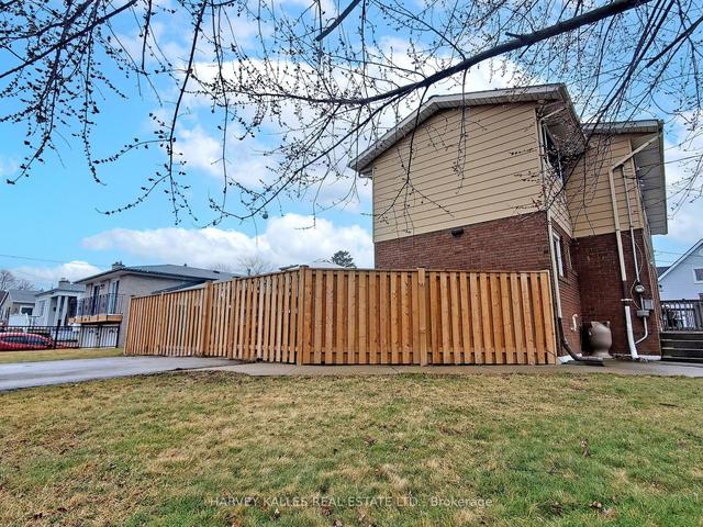 176 Britannia Ave, House semidetached with 3 bedrooms, 2 bathrooms and 4 parking in Hamilton ON | Image 19