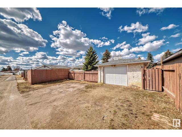 14215 74 St Nw, House detached with 5 bedrooms, 2 bathrooms and 4 parking in Edmonton AB | Image 36