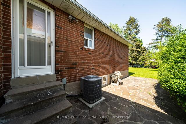 9 Placid Rd, House detached with 3 bedrooms, 2 bathrooms and 2 parking in Toronto ON | Image 26