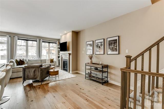 669 Cartographe Street, Townhouse with 3 bedrooms, 3 bathrooms and 3 parking in Ottawa ON | Image 3
