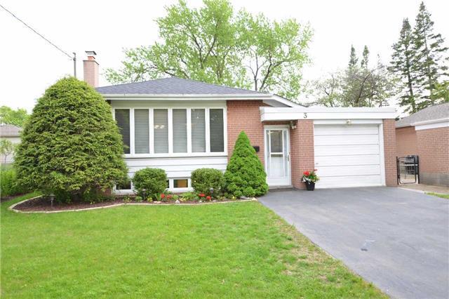 3 Puckeridge Cres, House detached with 3 bedrooms, 2 bathrooms and 2 parking in Toronto ON | Image 1