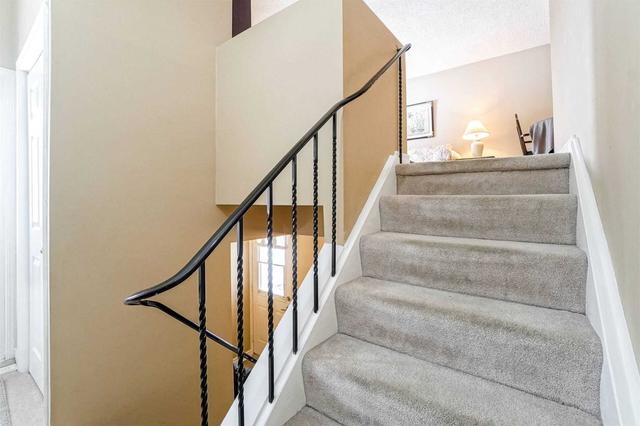 6075 Starfield Cres, House semidetached with 3 bedrooms, 2 bathrooms and 4 parking in Mississauga ON | Image 15