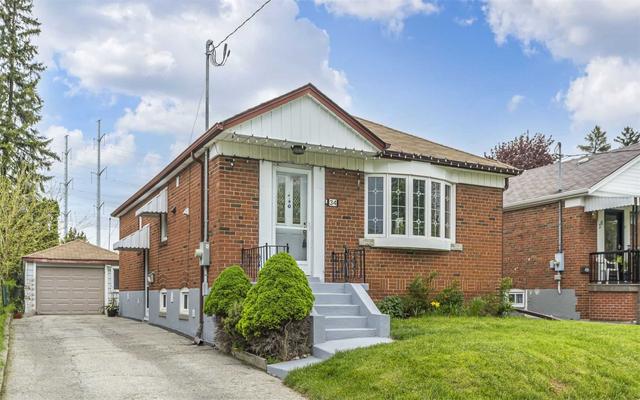 34 Yorkshire Rd, House detached with 3 bedrooms, 3 bathrooms and 4 parking in Toronto ON | Card Image
