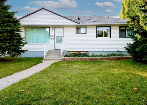 2414 13 Avenue S, House detached with 6 bedrooms, 2 bathrooms and 3 parking in Lethbridge AB | Card Image
