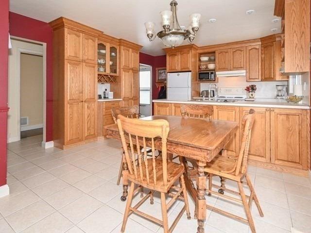 1735 Lane St, House detached with 2 bedrooms, 2 bathrooms and 5 parking in Pickering ON | Image 3