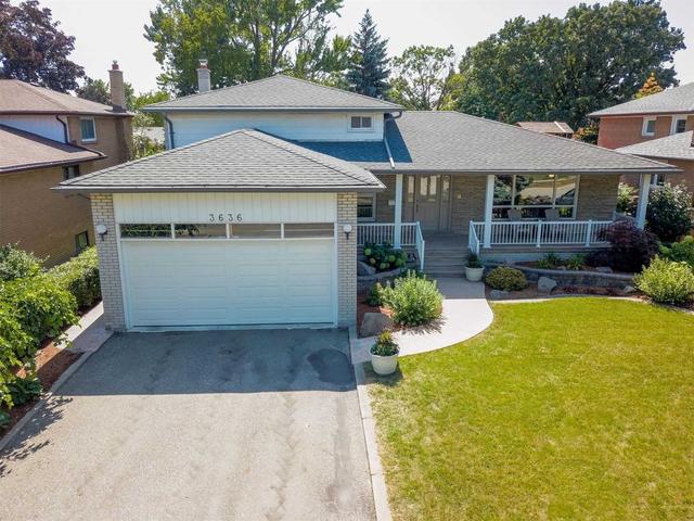 3636 Bluestream Cres, House detached with 4 bedrooms, 3 bathrooms and 4 parking in Mississauga ON | Card Image