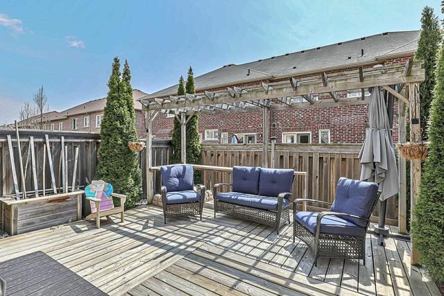 468 William Dunn Cres, House attached with 3 bedrooms, 3 bathrooms and 3 parking in Newmarket ON | Image 5