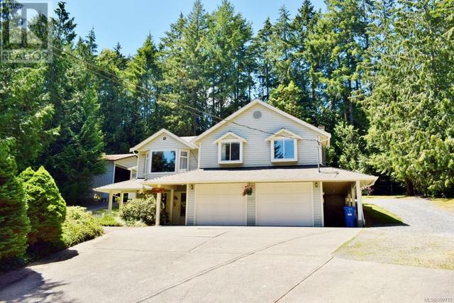 3334 Empress Ave, House detached with 3 bedrooms, 3 bathrooms and 18 parking in Cowichan Valley B BC | Card Image