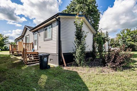 4616 50 Street, House detached with 3 bedrooms, 2 bathrooms and 3 parking in Rycroft AB | Card Image