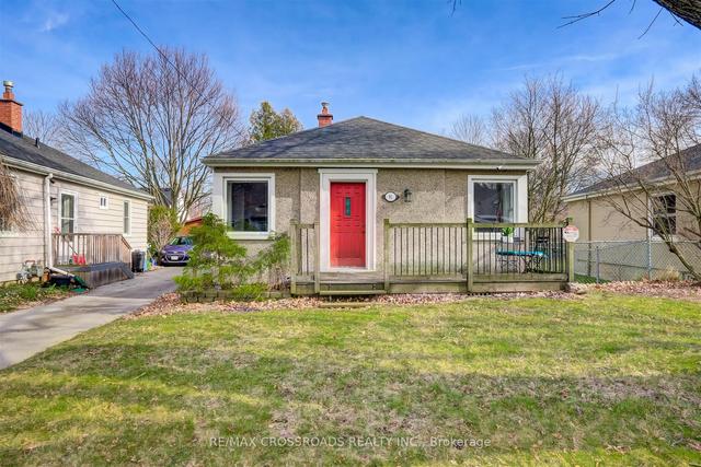 91 Gary Ave, House detached with 2 bedrooms, 2 bathrooms and 2 parking in Hamilton ON | Image 12
