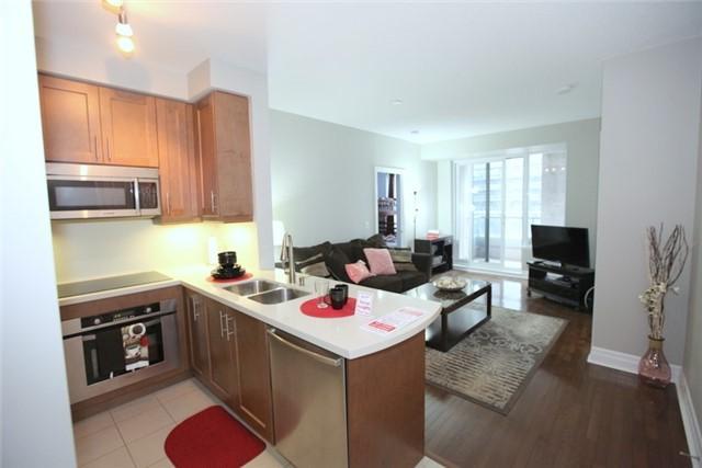 1205 - 35 Balmuto St, Condo with 2 bedrooms, 2 bathrooms and 1 parking in Toronto ON | Image 6